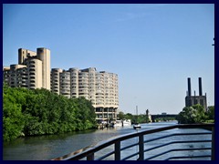 Chicago Architecture Foundation Boat Tour 51  - River City Condominiums